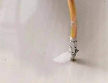 江汉瓷砖空鼓维修公司专业解答在瓷砖铺贴过程中，如果使用的砂料过粗（如全部使用了粗砂），可能会导致以下问题